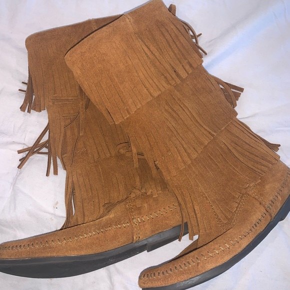 Minnetonka 3-Layer Fringe Boot - Picture 4 of 6